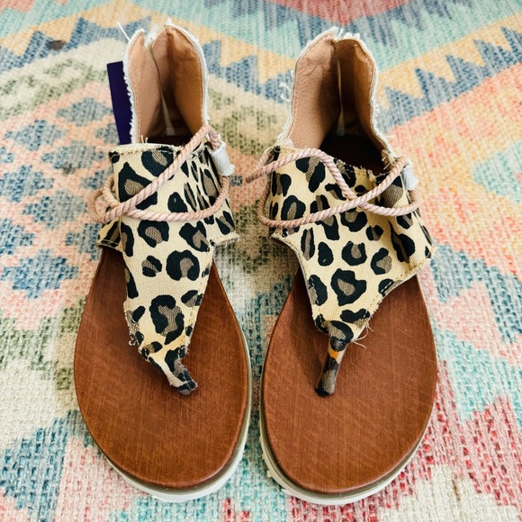 Boutique | Lainey leopard Sparta canvas sandals - Picture 2 of 4